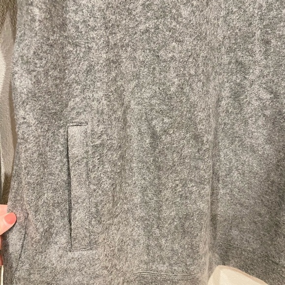 Vineyard Vines Fleece Pullover Cowl Neck Size Small EUC - Picture 3 of 5